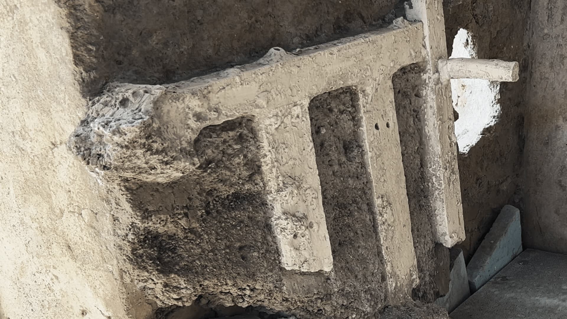 Descoberta em Pompeia: Cama Usada Como Barricada Revela Tentativa Desesperada de Fuga do Vesúvio