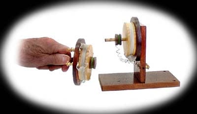 A Descoberta de Bell: Explorando um Protótipo Telefônico Primitivo em SciTechAntiques
