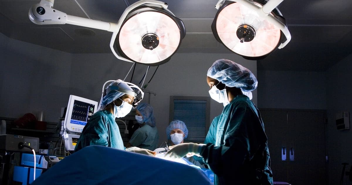 Avanços em Cirurgia Robótica: Capacitação e Inovação na Ásia