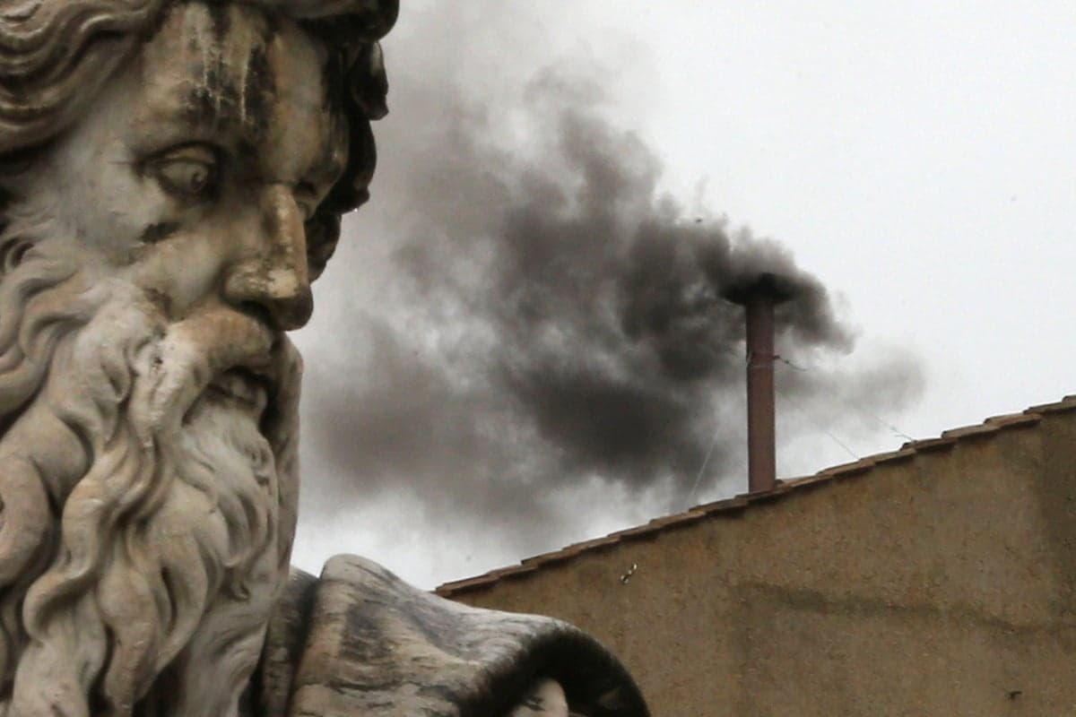 Fumaça Branca, Fumaça Preta: A Química Fascinante por Trás do Conclave Papal