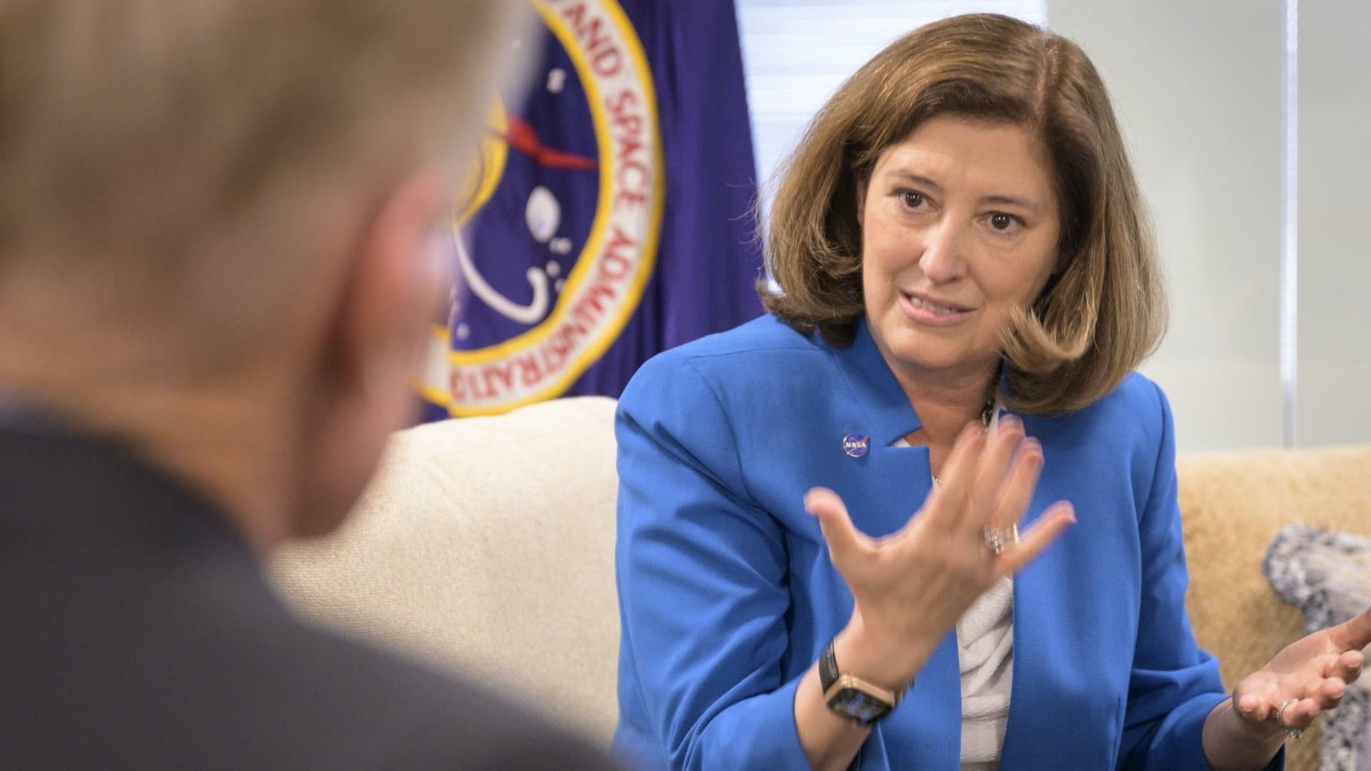 Laurie Leshin Deixa a Direção do JPL da NASA: Uma Análise Detalhada
