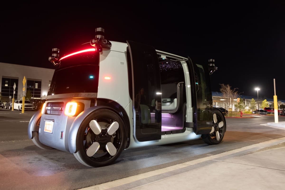 Zoox, da Amazon, Anuncia Recall de Robotáxis Após Colisão em Las Vegas: Análise e Implicações