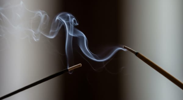 Incenso: Além da Fumaça Aromática