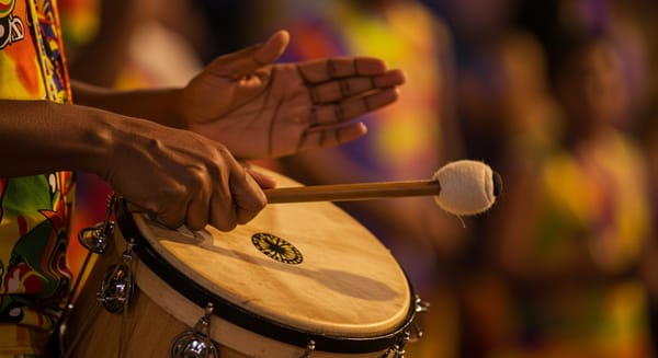 Tamborim: O Pequeno Gigante do Ritmo Brasileiro